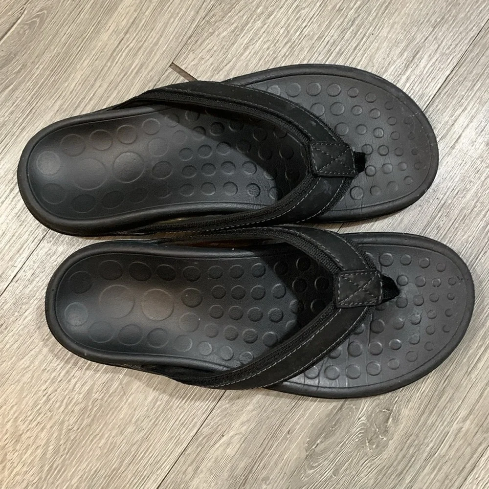 Vionic Black Thong Style Flip-Flop Sandals‎ size 7